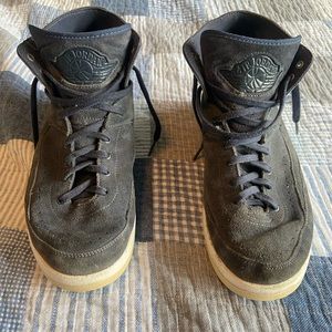 NIKE AIR JORDAN 2 RETRO DECON
THUNDER BLUE & WHITE Suede SIZE 11 High Tops